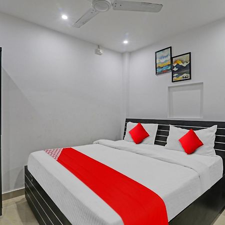Oyo Flagship 81064 Chaudhary In Hotel Горакпур Екстериор снимка