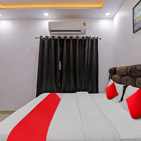 Oyo Flagship 81064 Chaudhary In Hotel Горакпур Екстериор снимка