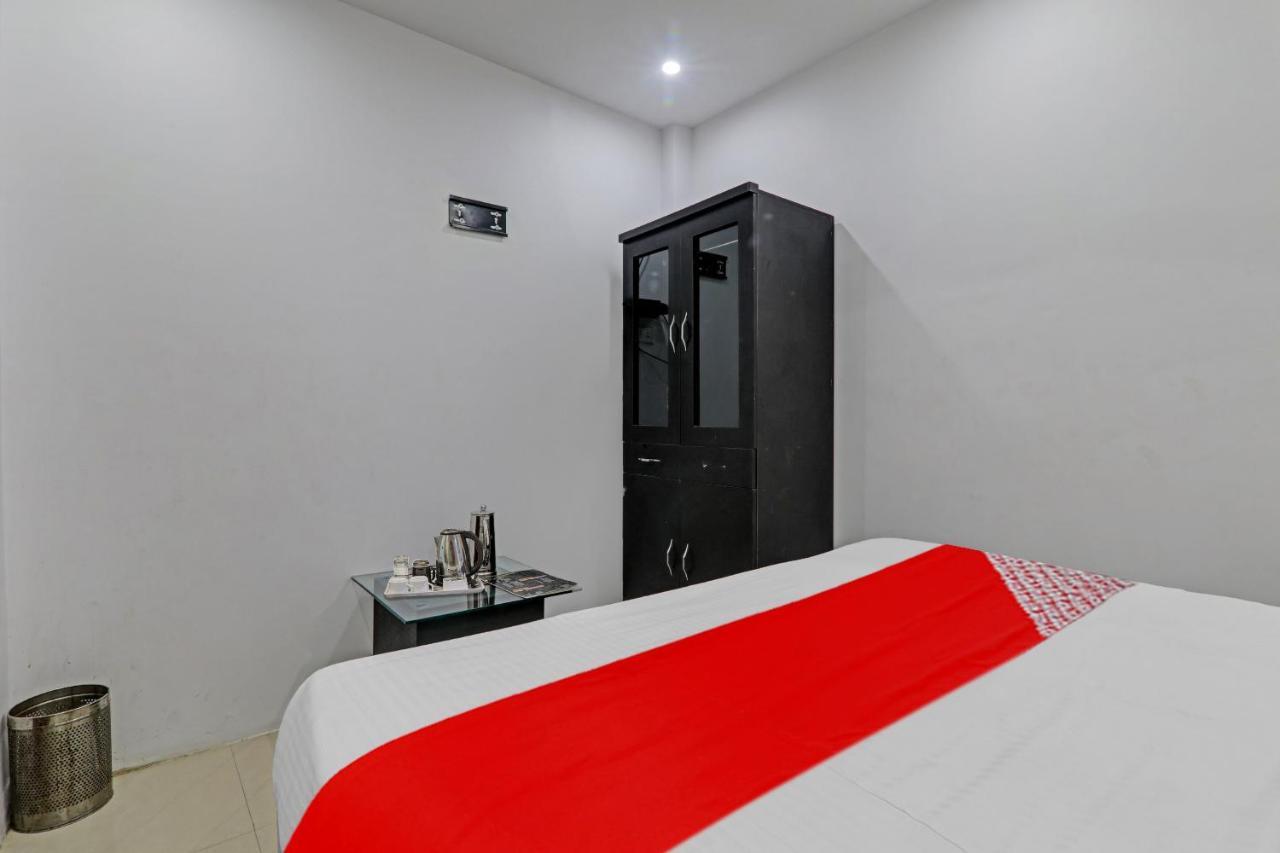 Oyo Flagship 81064 Chaudhary In Hotel Горакпур Екстериор снимка