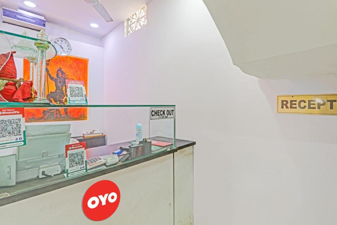 Oyo Flagship 81064 Chaudhary In Hotel Горакпур Екстериор снимка