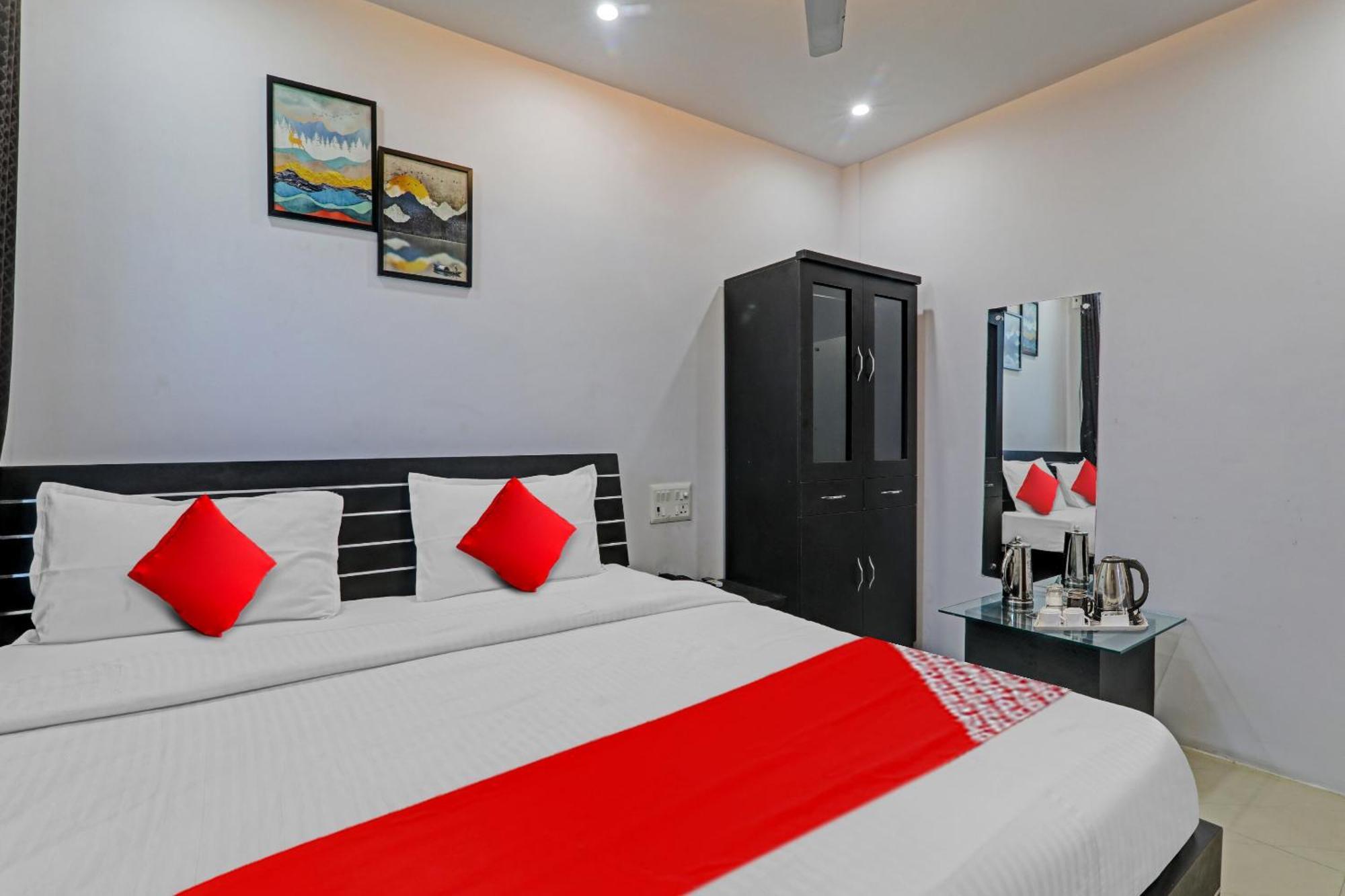 Oyo Flagship 81064 Chaudhary In Hotel Горакпур Екстериор снимка