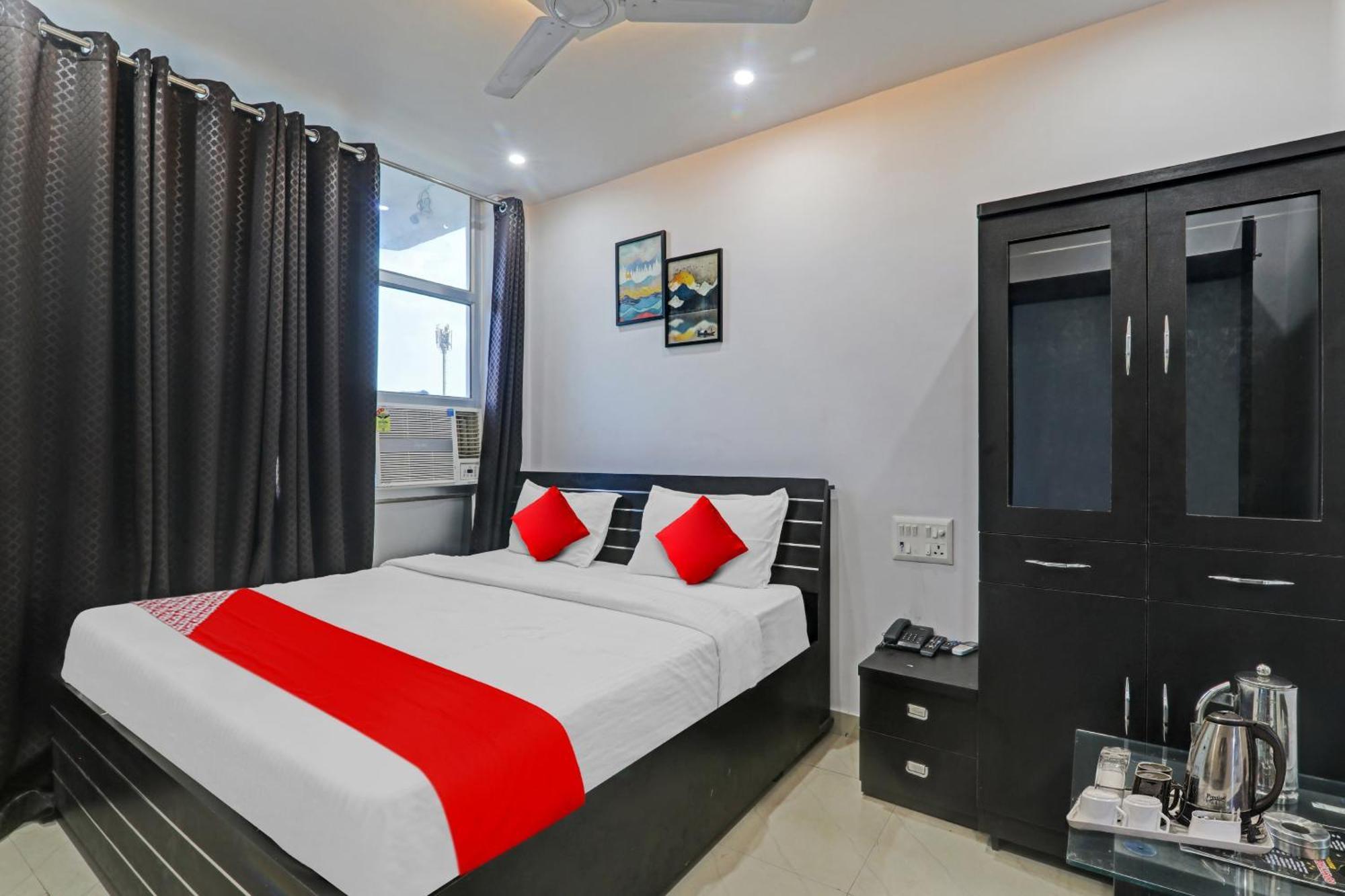 Oyo Flagship 81064 Chaudhary In Hotel Горакпур Екстериор снимка
