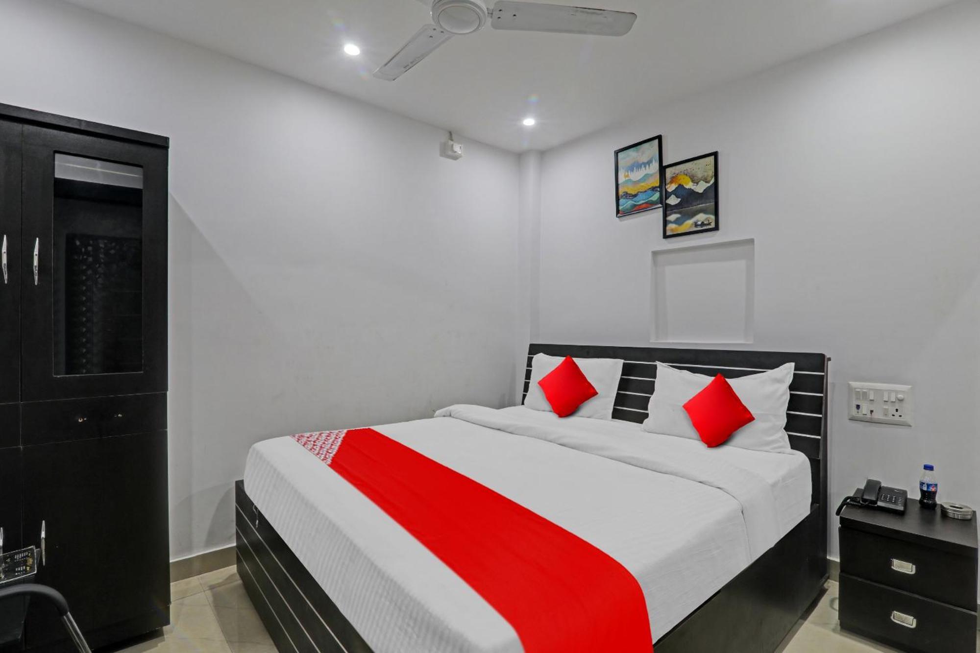 Oyo Flagship 81064 Chaudhary In Hotel Горакпур Екстериор снимка