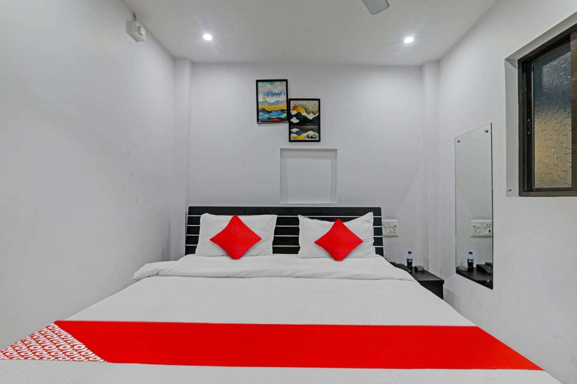 Oyo Flagship 81064 Chaudhary In Hotel Горакпур Екстериор снимка