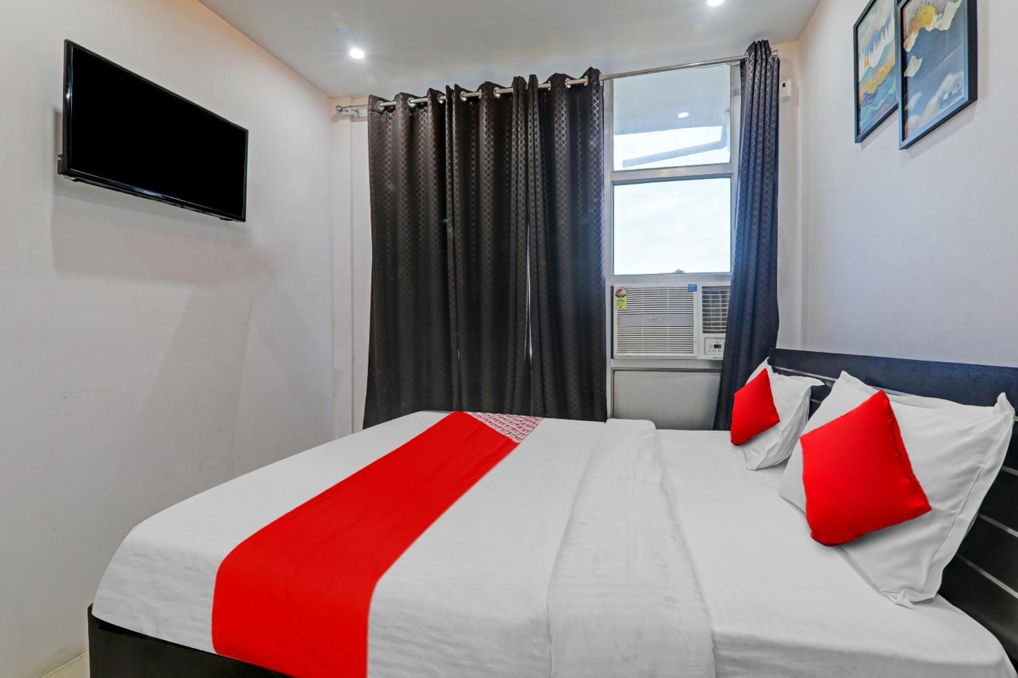 Oyo Flagship 81064 Chaudhary In Hotel Горакпур Екстериор снимка