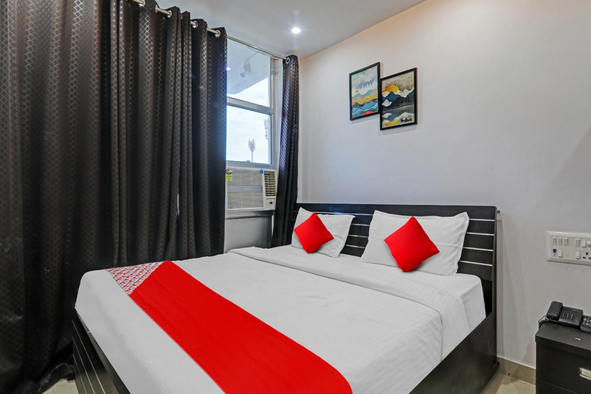 Oyo Flagship 81064 Chaudhary In Hotel Горакпур Екстериор снимка
